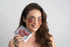 James De-Puff Eye Mask -Skin Care Products Store Depuff hand